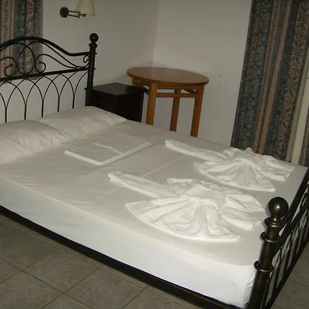 Casa de hóspedes Xerolithia 4*