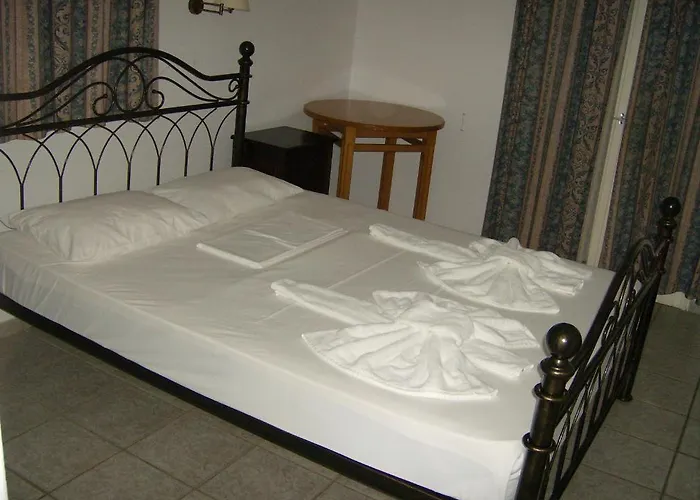Guest house Xerolithia 4*